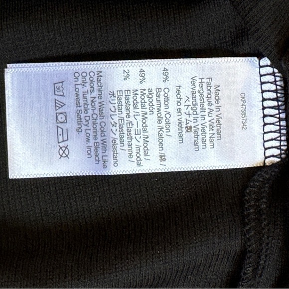 Madewell | Women's Fine Ribbed Supercrop Crewneck Long-Sleeve Tee - Black, Small - Picture 7 of 9